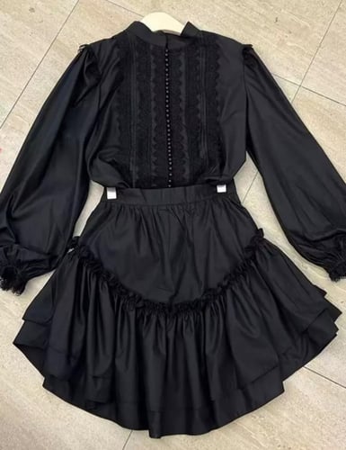 طقم بلوزة وتنورة قصيره