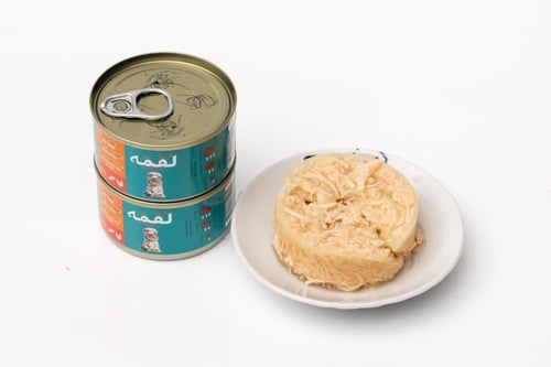 طعام رطب بالدجاج والتونة مع الجيلي85g من شركة لُقم...