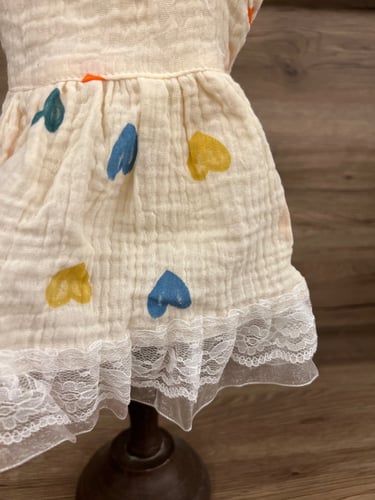 فستان للحيونات الأليفة بطباعة قلب