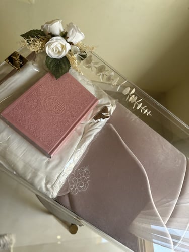 بوكس اكرلك سجاده رجالي رمادي +سجاده وردي +شرشف