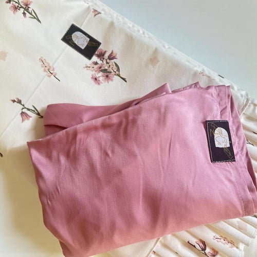 طقم روز (سجاده 1 سم بسحاب + شرشف قطن حريري وردي)