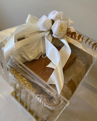 بوكس اكرلك مع طقم كلاسيك مع مصحف