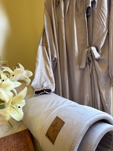 رمادي (حصريات)