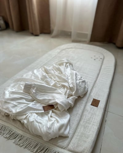 طقم شرشف و سجاده مبطنه مزينه بالاحجار و الخرز