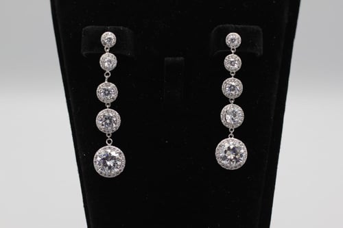 (Silver Earring) O&A حلق زيركون مطلي فضي