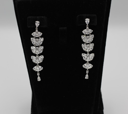 (Silver Earring) O&A حلق زيركون مطلي فضي