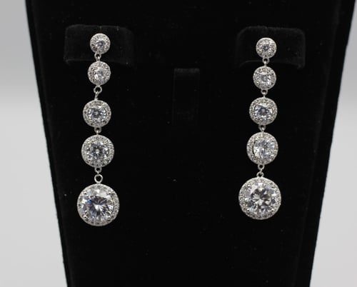 (Silver Earring) O&A حلق زيركون مطلي فضي