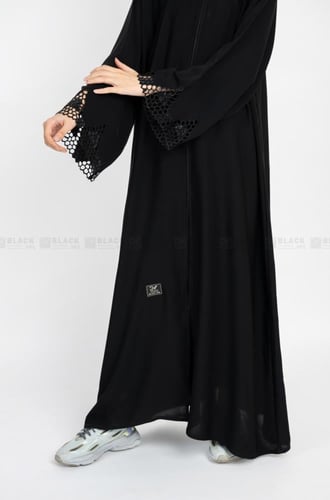 عباية مطرزة