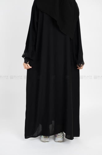 عباية مطرزة