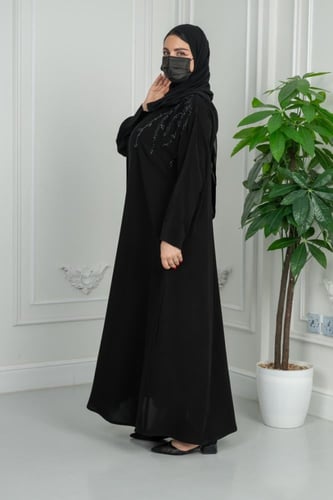 عباية مطرزة