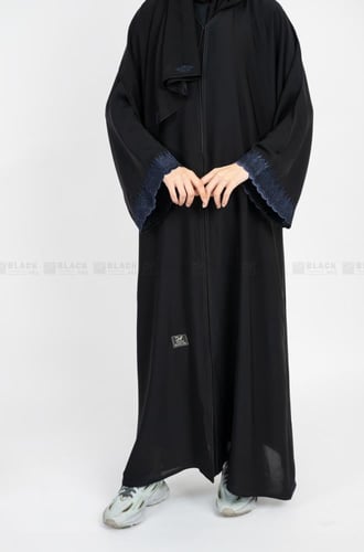 عباية مطرزة