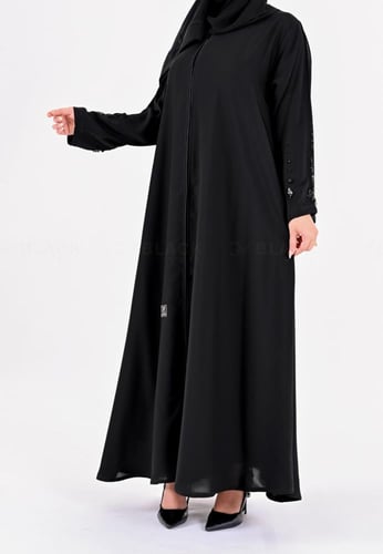 عباية كتف مطرزة