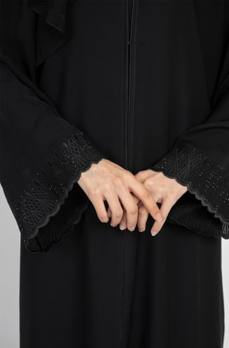 عباية مطرزة