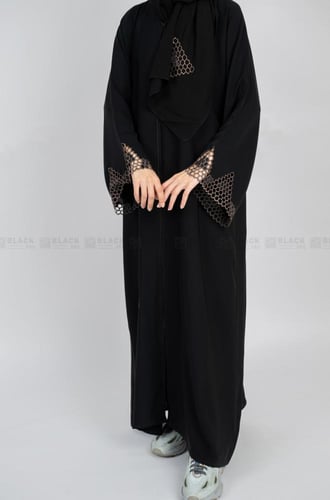 عباية مطرزة