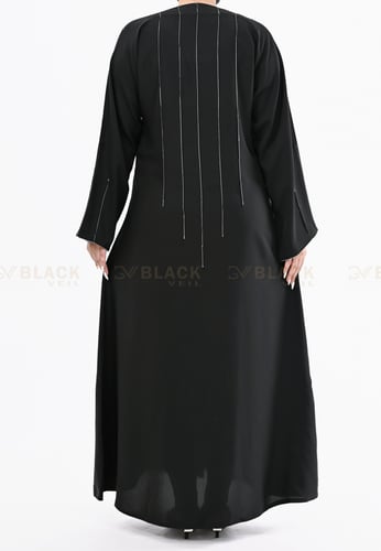 عباية كتف عليها كسرات