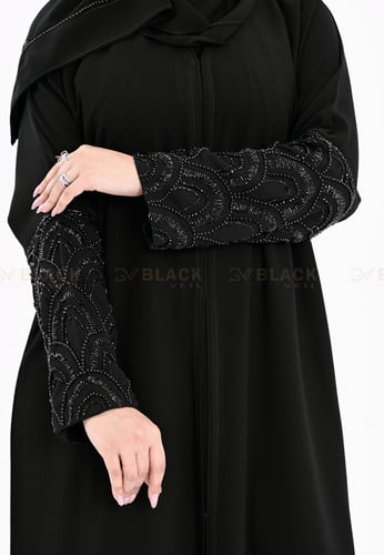 عباية كتف ملكي مطرزة