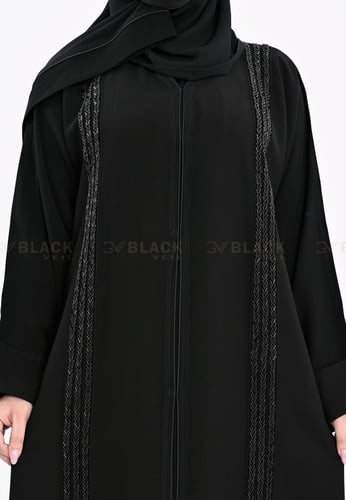 عباية كتف ملكي مطرزة
