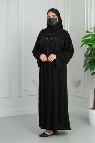 عباية مطرزة