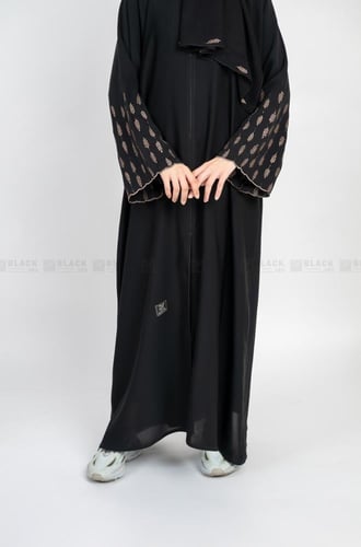 عباية مطرزة