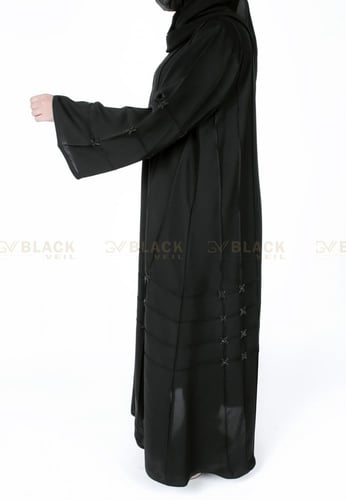 عباية كتف مطرزة