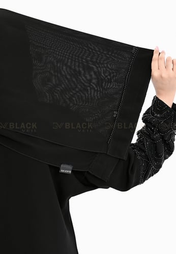 عباية كتف ملكي مطرزة