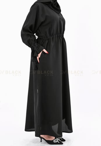 عباية كتف عليها ربطة