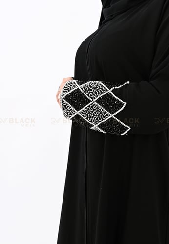 عباية كتف ملكي مطرزة