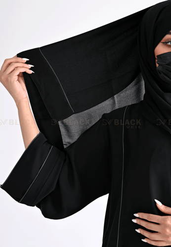 عباية سوداء كم مربع