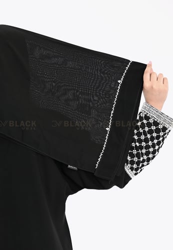 عباية كتف ملكي مطرزة