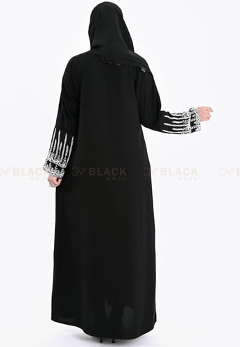 عباية كتف ملكي مطرزة