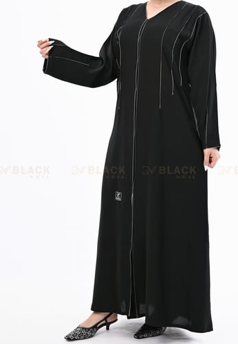 عباية كتف عليها كسرات