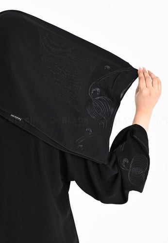 عباية كتف مطرز