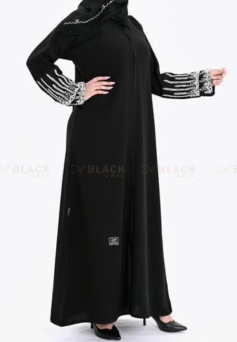 عباية كتف ملكي مطرزة