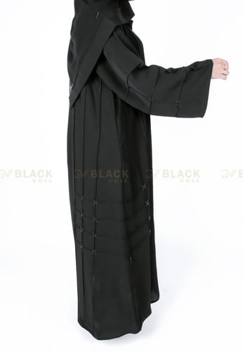 عباية كتف مطرزة