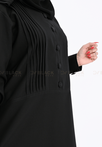 عباية كتف عليها كسرات في الصدر