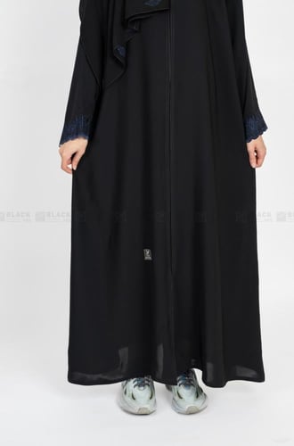 عباية مطرزة
