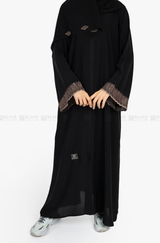 عباية مطرزة