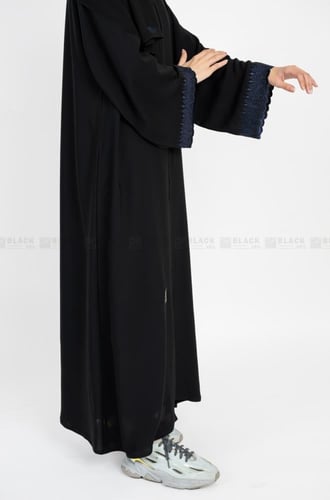 عباية مطرزة