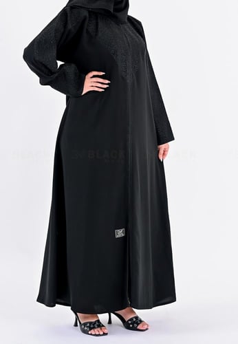 عباية كتف مطرزة