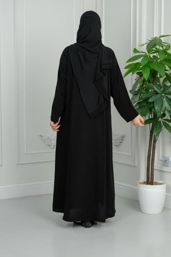 عباية مطرزة