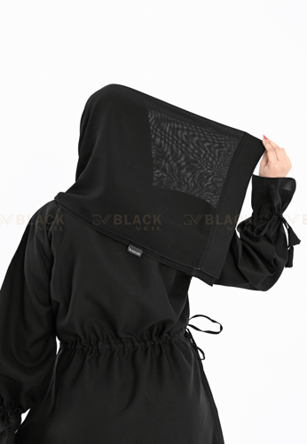 عباية كتف عليها ربطة