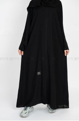 عباية مطرزة