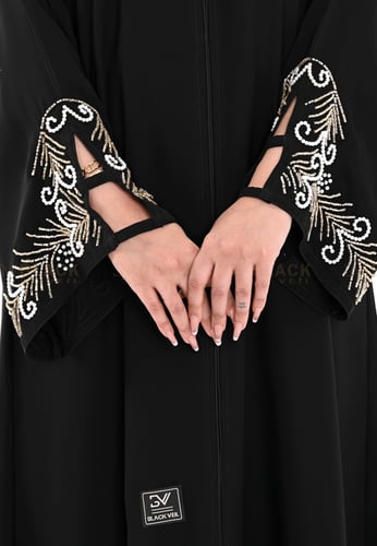 عباية كتف مطرز