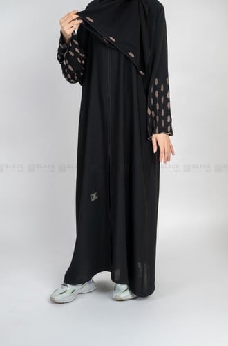 عباية مطرزة