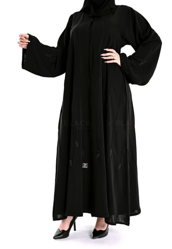 عباية كتف مطرزة