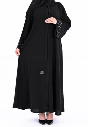 عباية مطرزة
