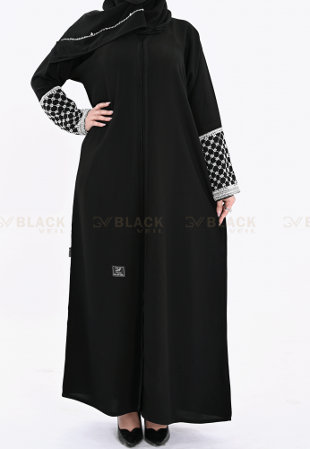 عباية كتف ملكي مطرزة