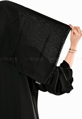 عباية كتف سوداء بتطريز اسود