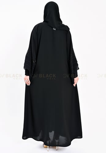 عباية كتف مطرز عليها شيفون