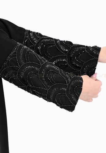 عباية كتف ملكي مطرزة